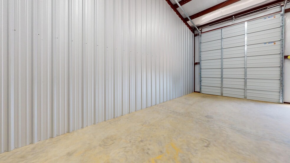 More Photos Of 10263 US Highway 69 N, Tyler Warehouse For Lease