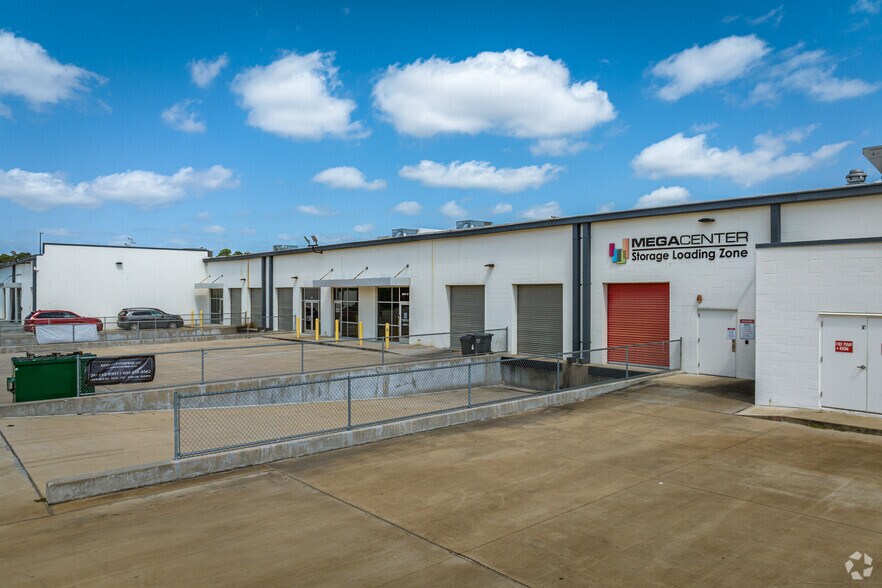 More Photos Of 7075 FM 1960 Rd W, Houston Warehouse For Lease