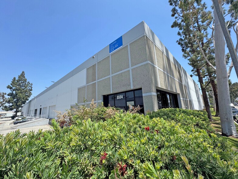 More Photos Of 5530-5554 Bandini Blvd, Bell Manufacturing For Lease