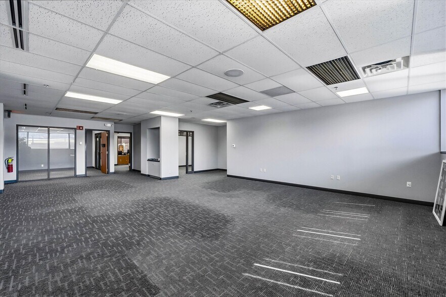 More Photos Of 601-611 N Barker Rd, Brookfield Office For Lease