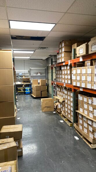 More Photos Of 3131 Westinghouse Blvd, Charlotte Flex For Lease