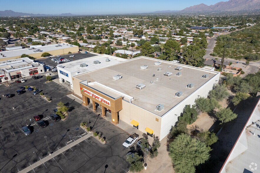 More Photos Of 5925 E Broadway Blvd, Tucson Freestanding For Lease