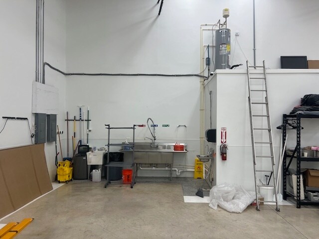 More Photos Of 7465 Commercial Cir, Fort Pierce Warehouse For Sale