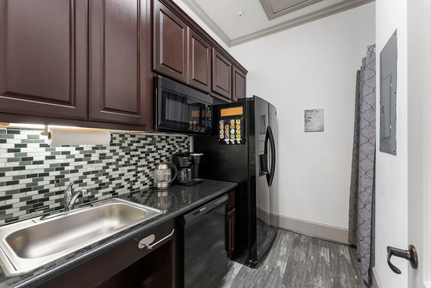 More Photos Of 256 Ed English Dr, Shenandoah Medical For Sale