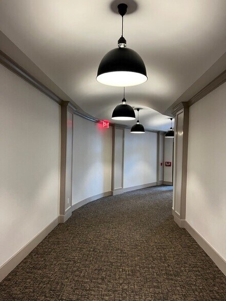 More Photos Of 3-7 Pondfield Rd, Bronxville Storefront Retail Office For Lease