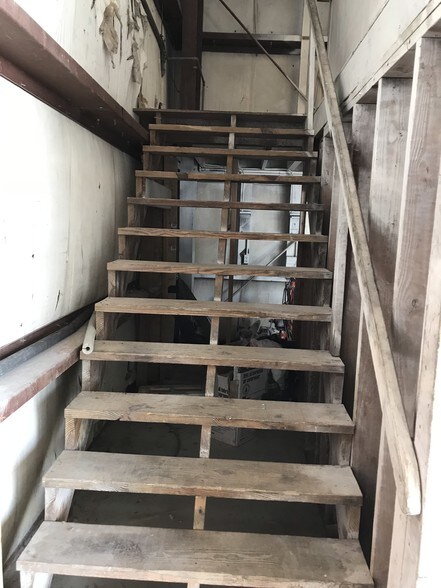 More Photos Of 12433 66th St N, Largo Storefront Retail Office For Sale