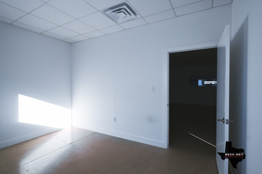 More Photos Of 12955 WRIGHT, Creedmoor Warehouse For Lease