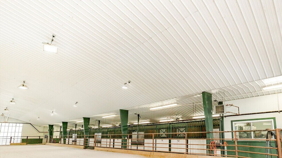 More Photos Of 352 MO-245, Dadeville Horse Stables For Sale