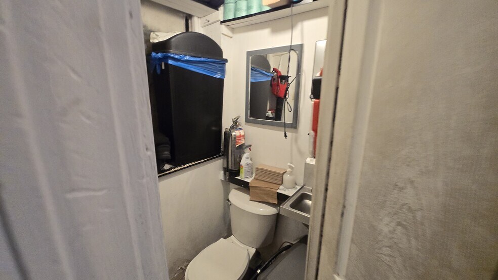 More Photos Of 325 W 11th St, New York Apartments For Lease