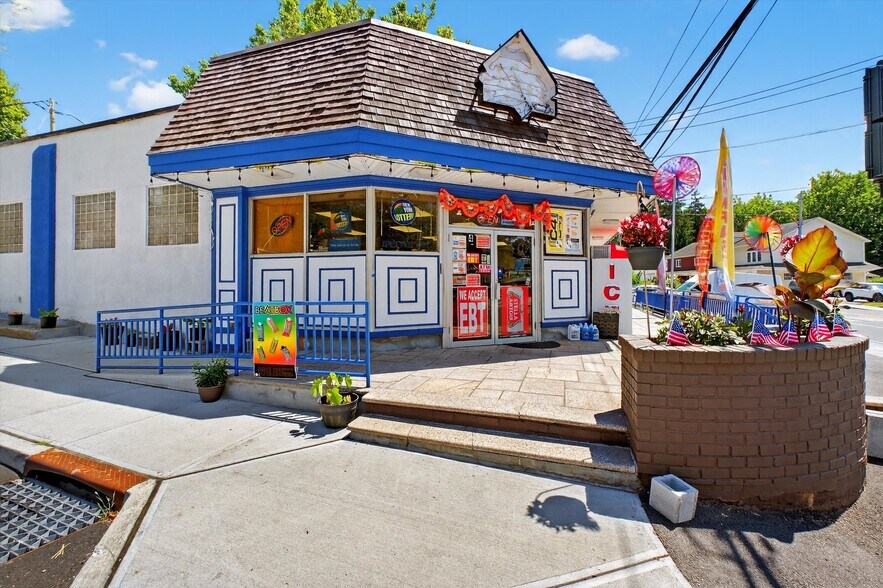 More Photos Of 4 Oscawana Lake Rd, Putnam Valley Supermarket For Sale