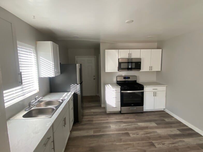 More Photos Of 9208 N 10th St, Phoenix Apartments For Sale