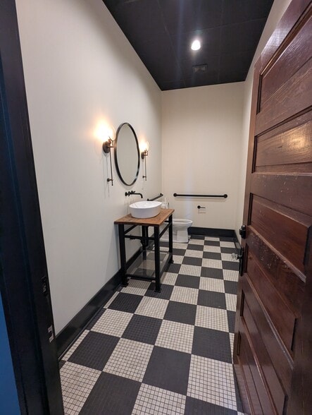 More Photos Of 91 S College St, Statesboro Warehouse For Sale