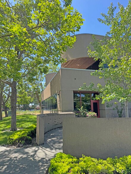 More Photos Of 50 Professional Center Dr, Rohnert Park Office For Lease