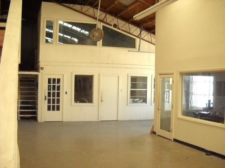 More Photos Of 201 Exposition St, Denton Warehouse For Sale