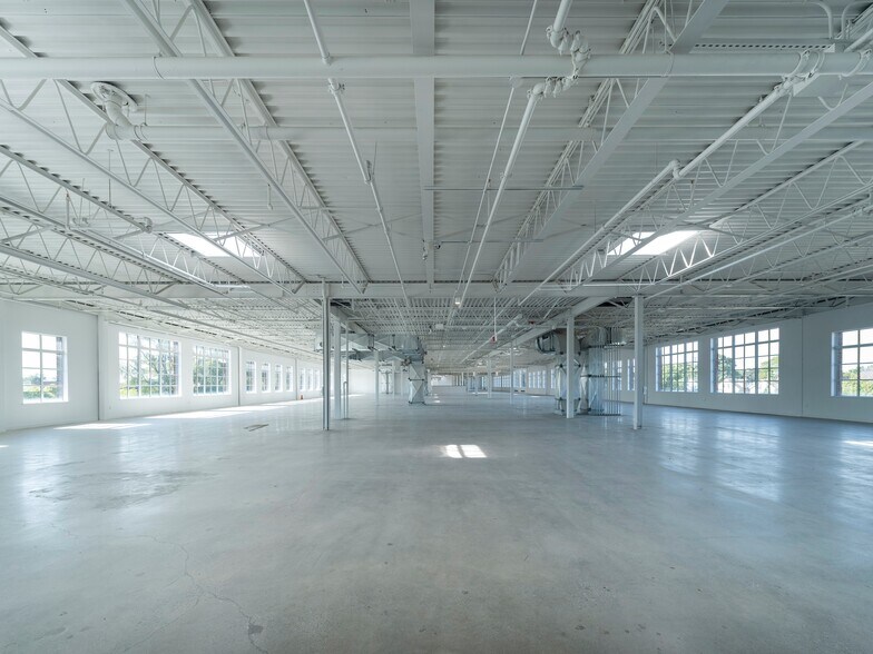 More Photos Of 2650 St Clair Av W, Toronto Freestanding For Sale