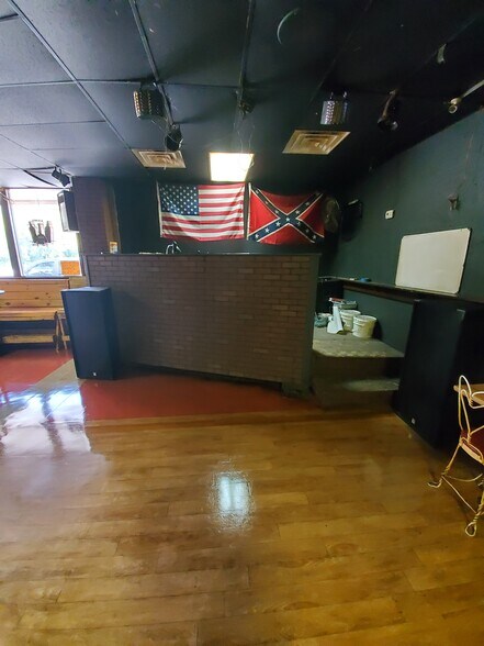 More Photos Of 17650 NW US Highway 19, Fanning Springs Bar For Sale