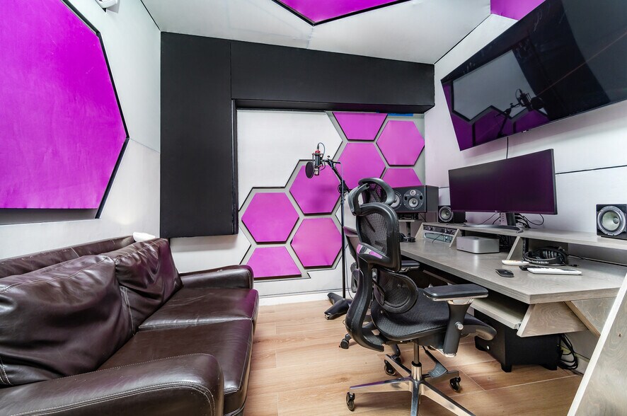 More Photos Of 7025 NW 7th Ave, Miami Research And Development For Sale