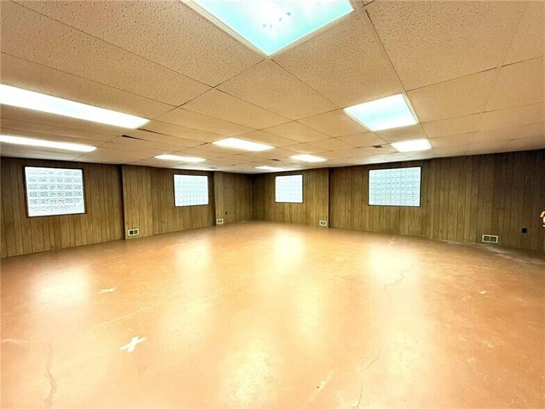 More Photos Of 2411 Adella St, New Castle Flex For Sale