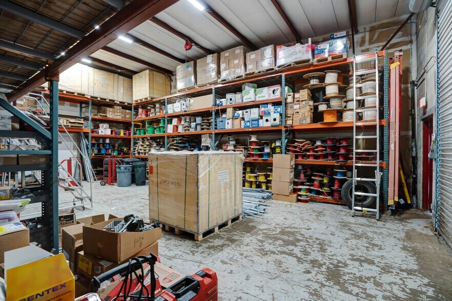 More Photos Of 1882 Porter Lake Dr, Sarasota Light Manufacturing For Sale