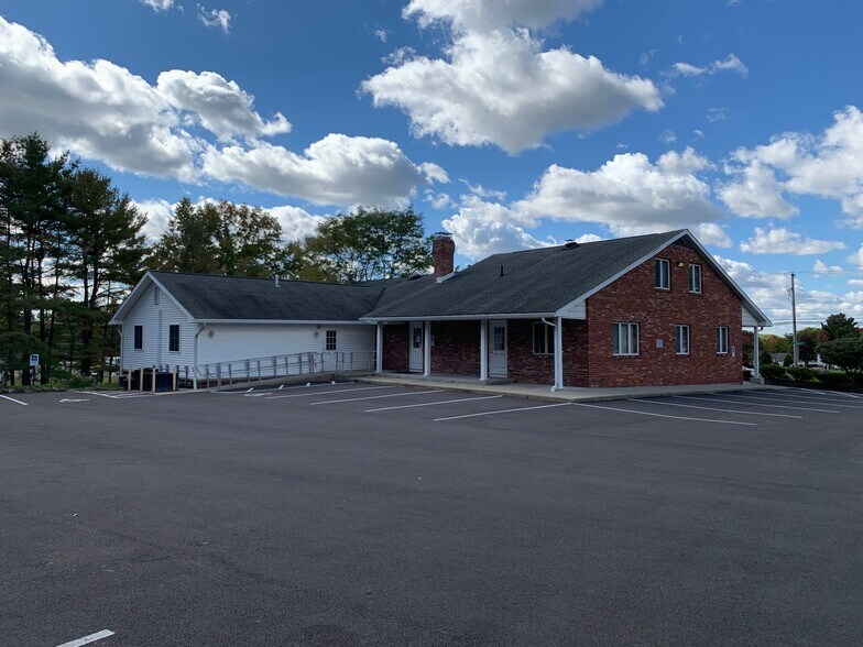 More Photos Of 525 N Broad St, Canfield Office For Lease