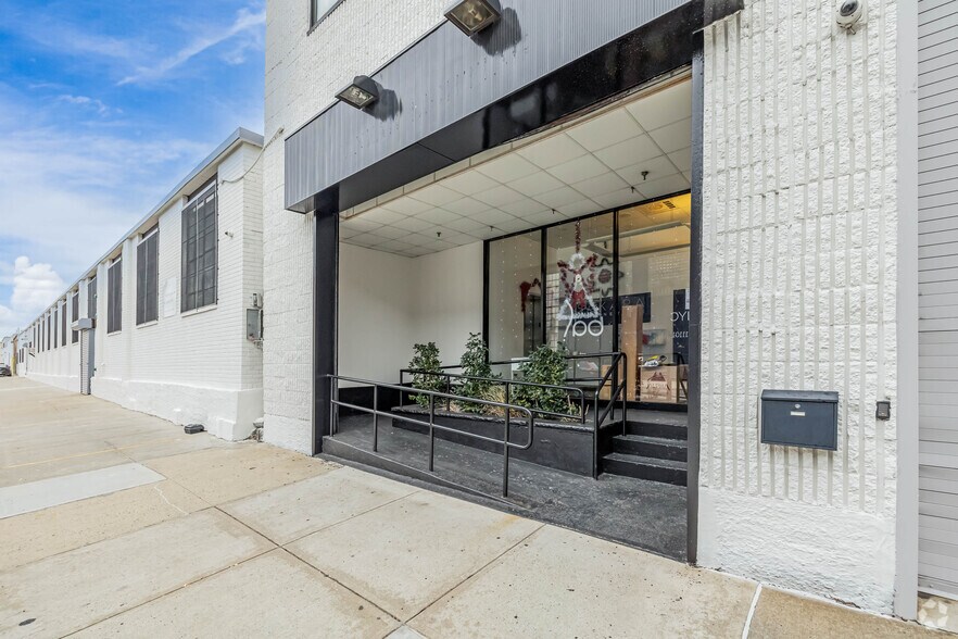 More Photos Of 4933 31st Pl, Long Island City Warehouse For Lease