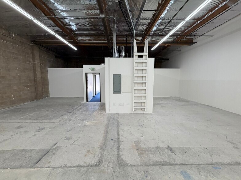 More Photos Of 12112-12126 Sherman Way, North Hollywood Unknown For Lease