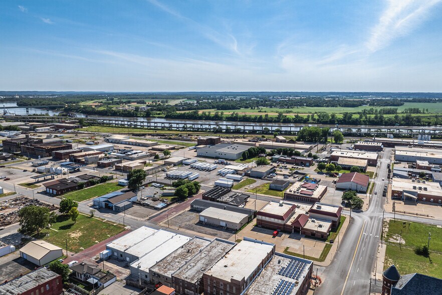 More Photos Of 624 S 7th St, Saint Joseph Industrial For Sale