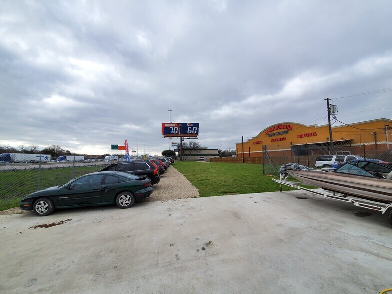 More Photos Of 410 W Elmore Ave, Dallas Auto Dealership For Sale