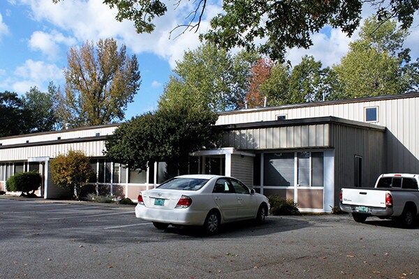 More Photos Of 179 Commerce St, Williston Flex For Sale