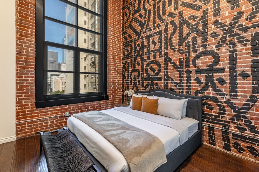 More Photos Of 735 S Broadway, Los Angeles Storefront For Sale