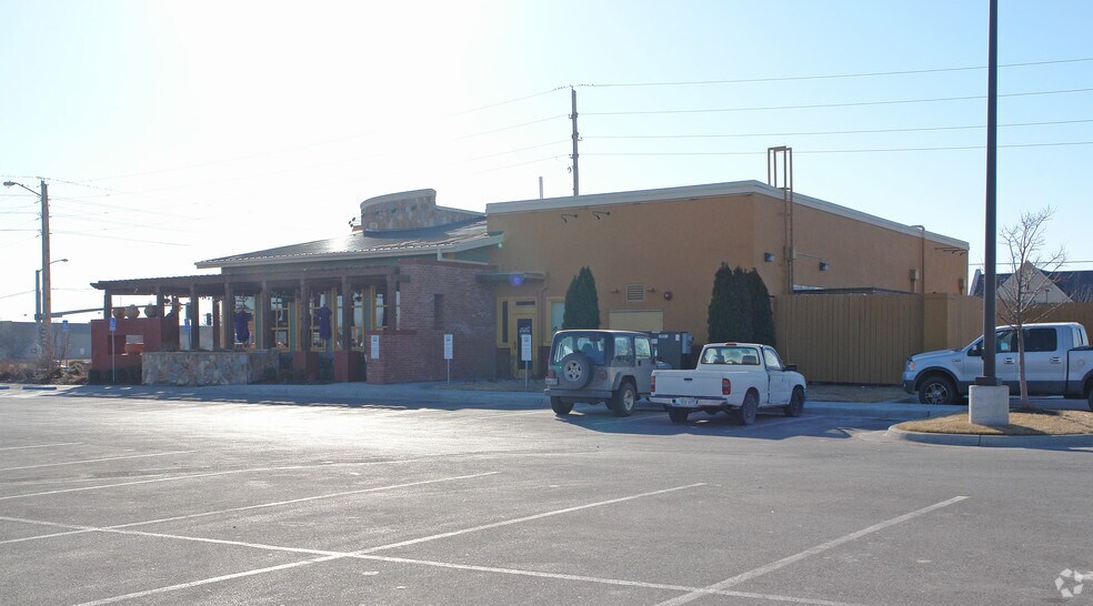 More Photos Of 3080 Iowa St, Lawrence Restaurant For Lease