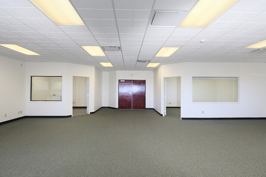 More Photos Of 4515 Ocean View Blvd, La Cañada Flintridge Medical For Lease