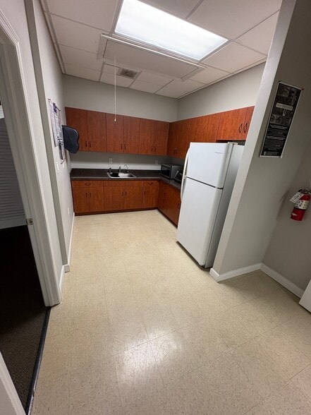 More Photos Of 9066 Cypress Green Dr, Jacksonville Medical For Sale