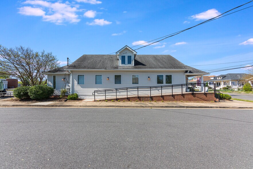 More Photos Of 410 Pelham St, Fredericksburg Office For Lease