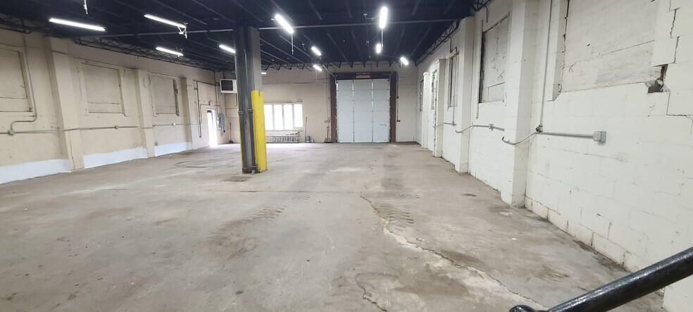 More Photos Of 515 N Lincoln Ave, Bridgeport Light Manufacturing For Lease