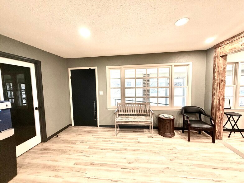 More Photos Of 1020 18th St, Woodward Office For Sale