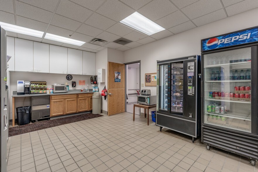 More Photos Of 3825 Columbus Rd, Granville Business Park For Lease