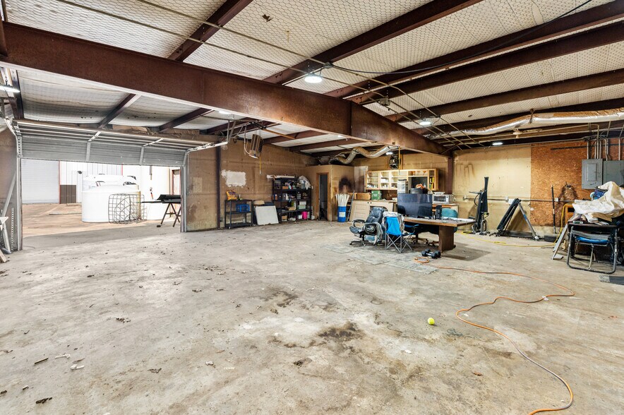 More Photos Of 3825 TX-154 Hwy, Quitman Office Residential For Sale