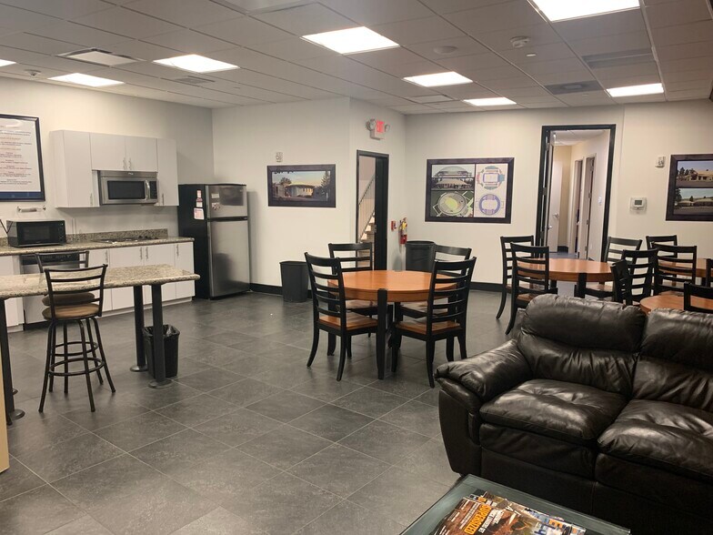 More Photos Of 3063 Outlet Center Dr, Sealy Flex For Sale