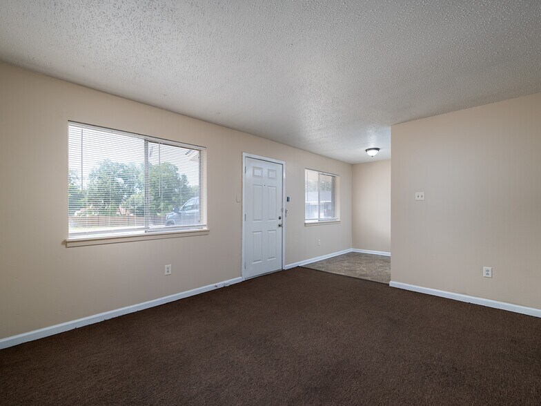 More Photos Of 411 Johnson St, Marshall Apartments For Sale