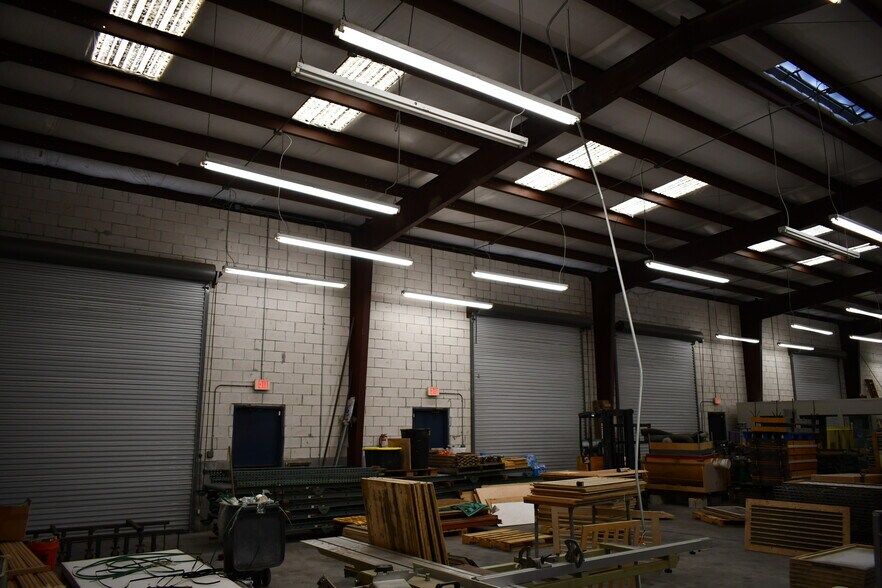 More Photos Of 2620 W Tidwell Rd, Houston Warehouse For Lease