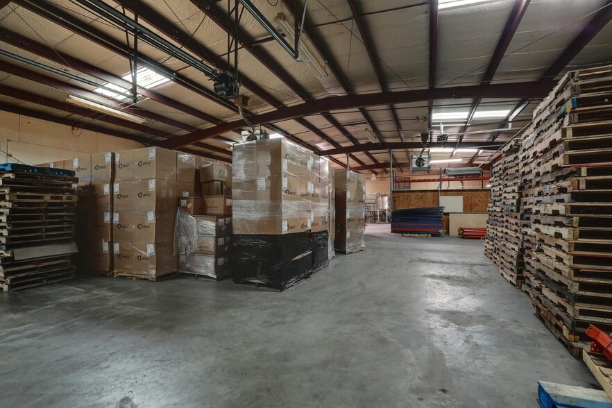More Photos Of 627 5th St, Quincy Industrial For Sale