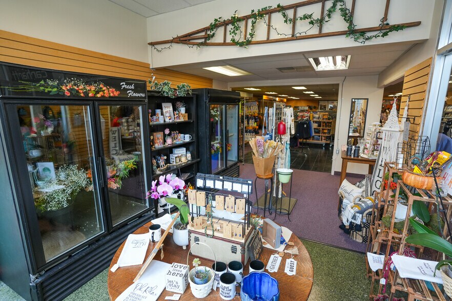 More Photos Of 418 Delaware Ave, Palmerton Storefront For Sale