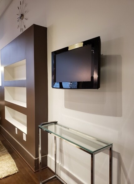 More Photos Of 824 W Superior St, Chicago Office Residential For Sale