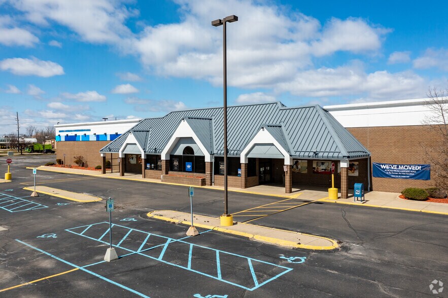 Primary Photo Of 45300 Hayes Rd, Macomb Township Freestanding For Lease
