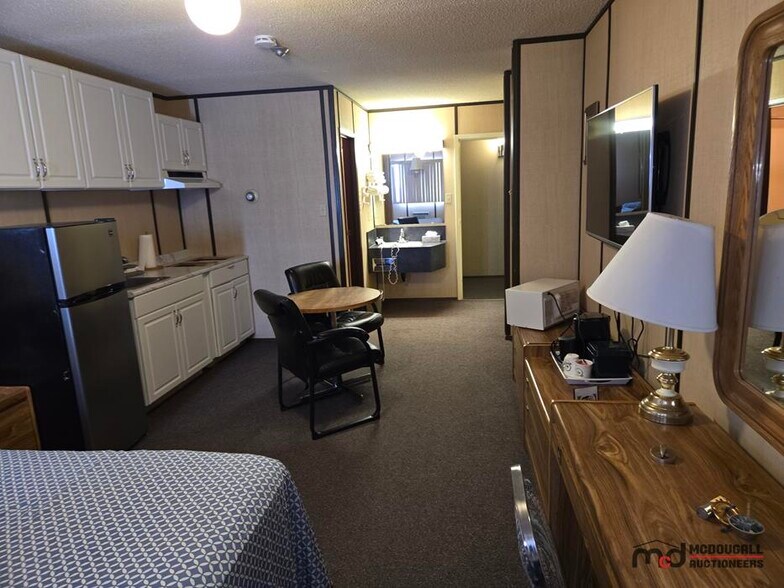 More Photos Of 775 W 5th Ave, Shaunavon Hotel For Sale