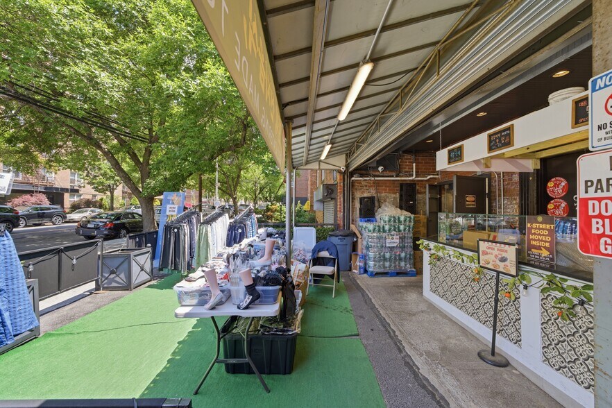 More Photos Of 14206 41st Ave, Flushing Supermarket For Lease