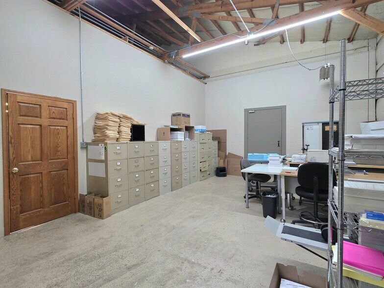 More Photos Of 14440 W Edison Dr, New Lenox Manufacturing For Sale