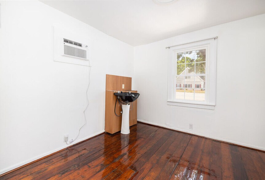 More Photos Of 3956 Rivers Ave, Charleston Office For Sale