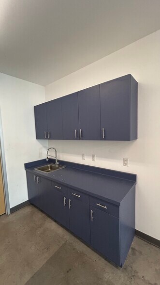 More Photos Of 34 Thomas, Irvine Research And Development For Lease